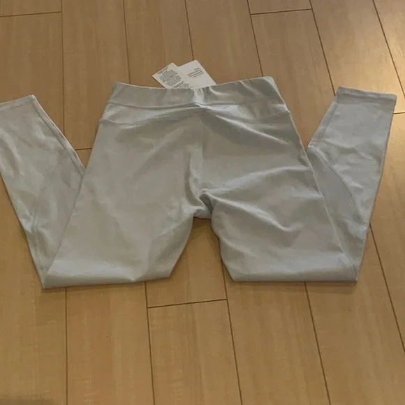 🤍NEW IRIS & INK // REVOLVE LEGGINGS - Picture 4 of 6